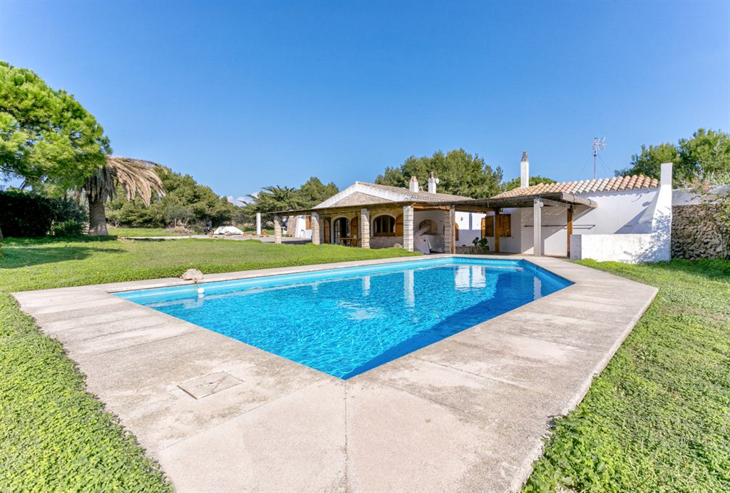 Nice countryside finca with pool situated in ideal location near Ciutadella